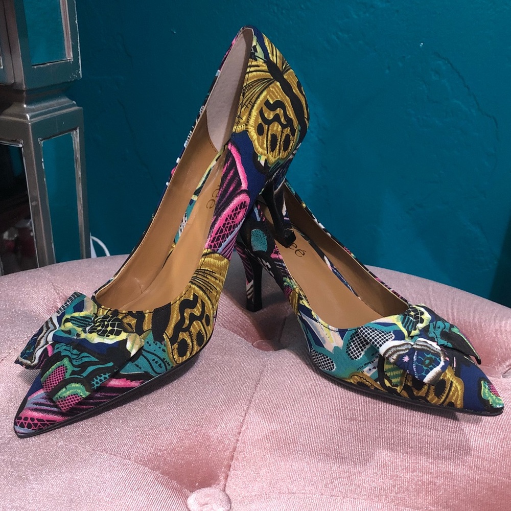 Butterfly graffiti Navy multi colored pumps